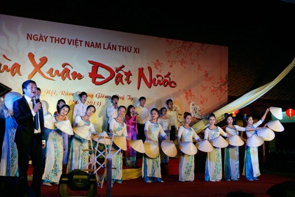 Vietnamese Poetry Day takes place nationwide - ảnh 1
